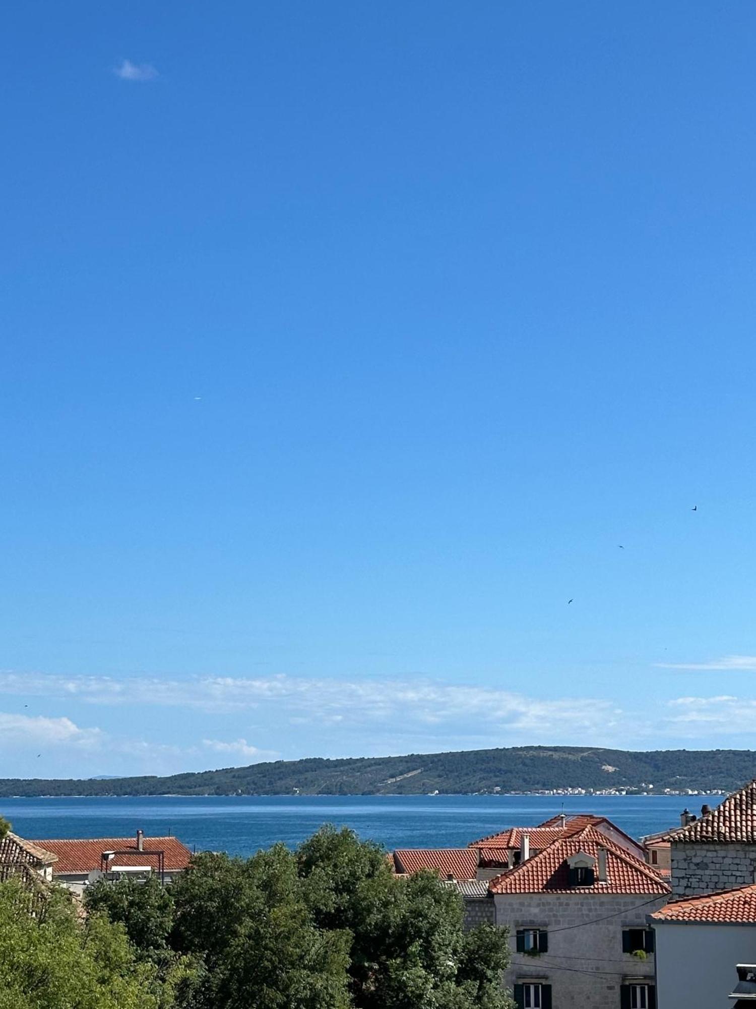 Bee House Suite - Brand New Apartment 100 M From Sea Kastela Ngoại thất bức ảnh